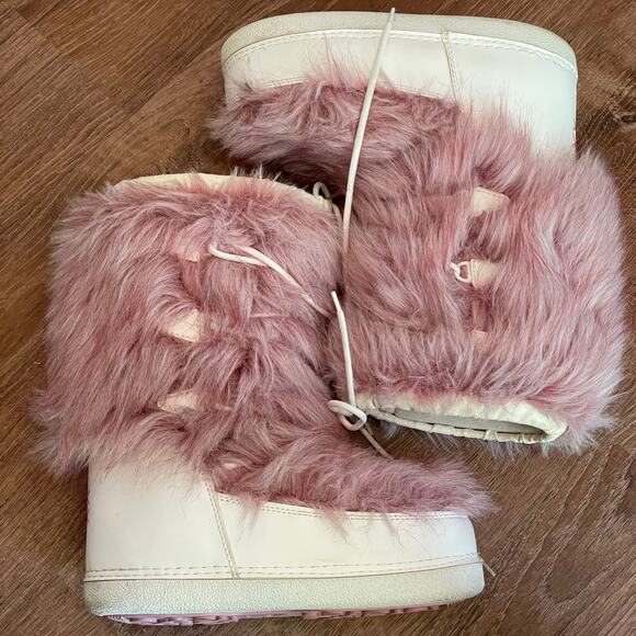 Modes White w/Pink Faux Fur Snow or After Ski Boots Made in Romania Foam Padded - Picture 1 of 10
